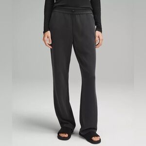 Lululemon Softstreme High-Rise Pant
Regular